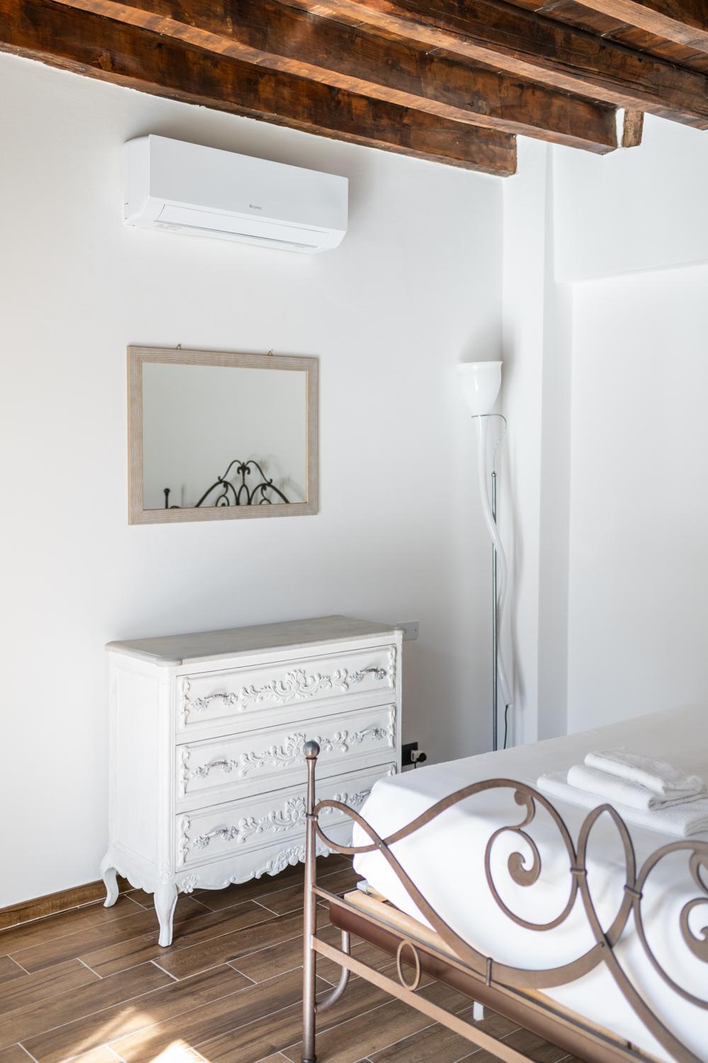 Giano Host - Gozzano, Simple Pleasures Apartment *
