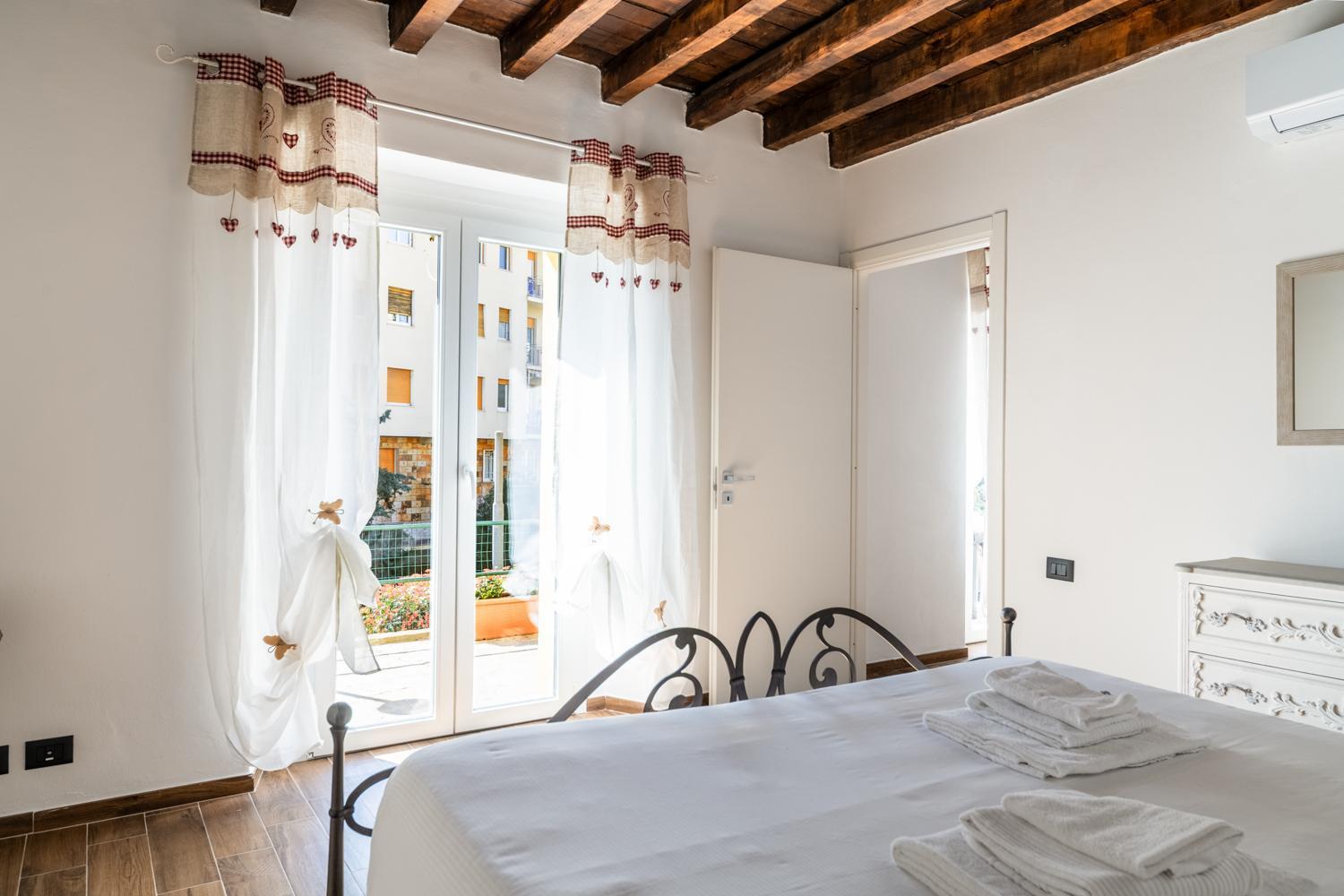 Giano Host - Gozzano, Simple Pleasures Apartment *