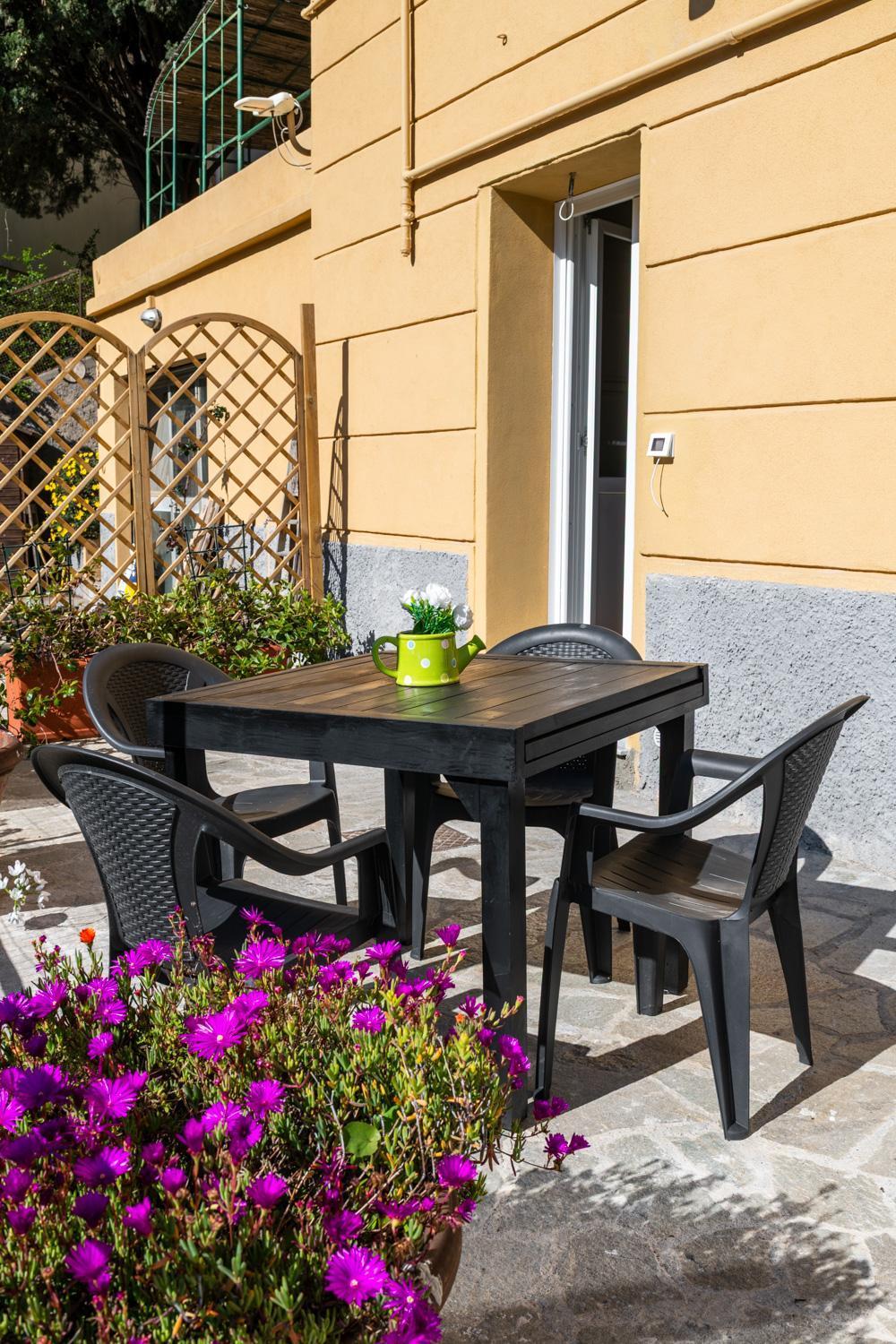 Giano Host - Gozzano, Simple Pleasures Apartment Genua